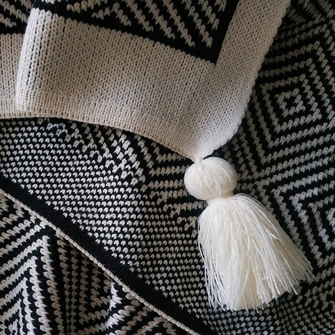 Retro Single Lunch Break Black And White Geometric Knit Blanket